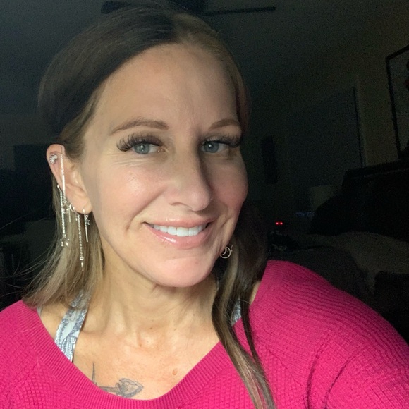 Meet your Posher, Lisa - Picture 2 of 2